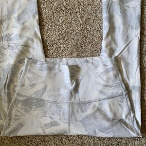 Lululemon Wunder Under leggings size 4